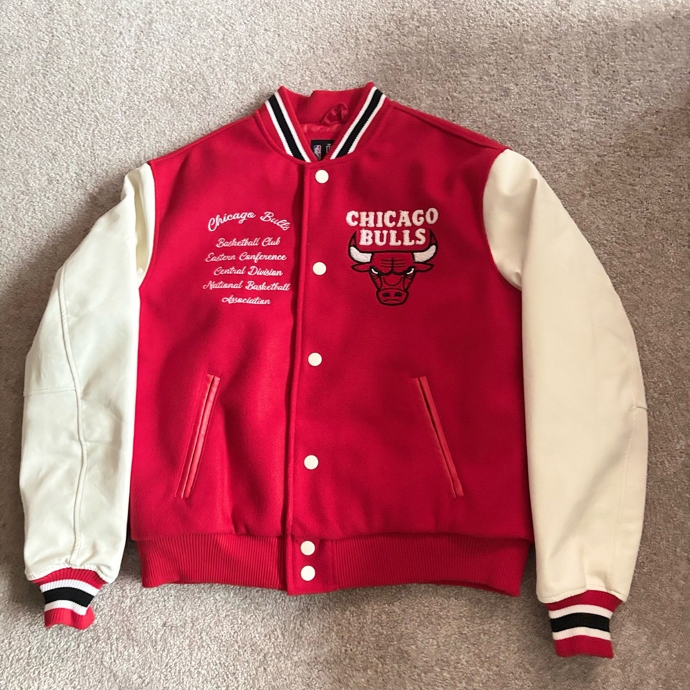 Chicago Bulls Red Varsity Jacket - Picture 3 of 5